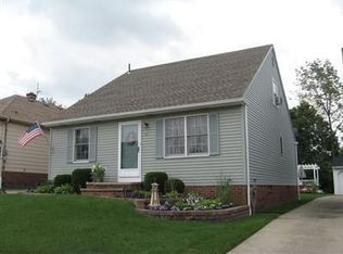 821 Orchardview Rd, Seven Hills, OH 44131