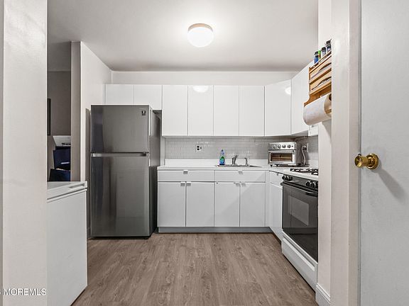 4th image of 735 Cricket Lane #735