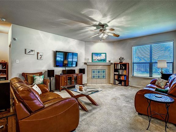 4th image of 3901 Park Wood Dr