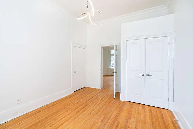 499 Queens Ave — Photo 7