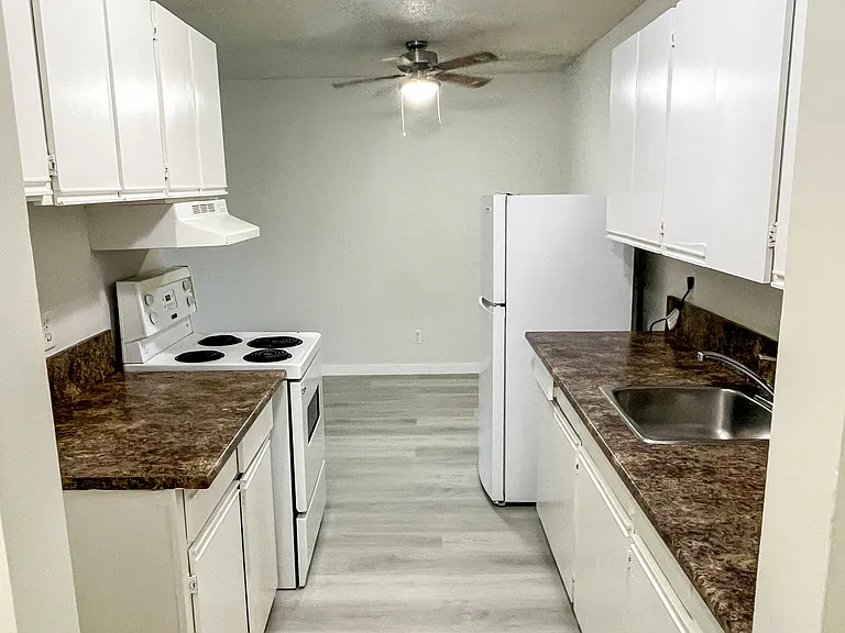 710 Appleby Dr — Photo 9