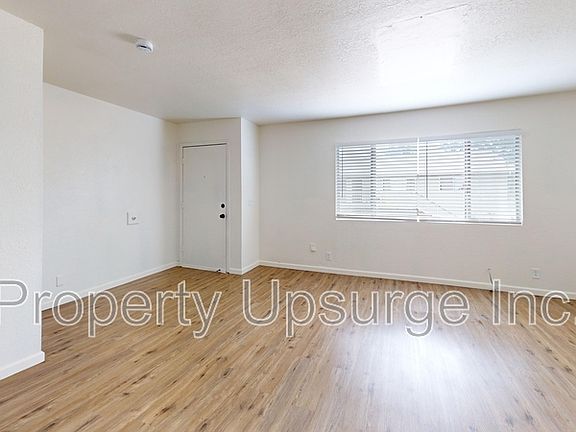3rd image of 2061 Rosamond Ave #2