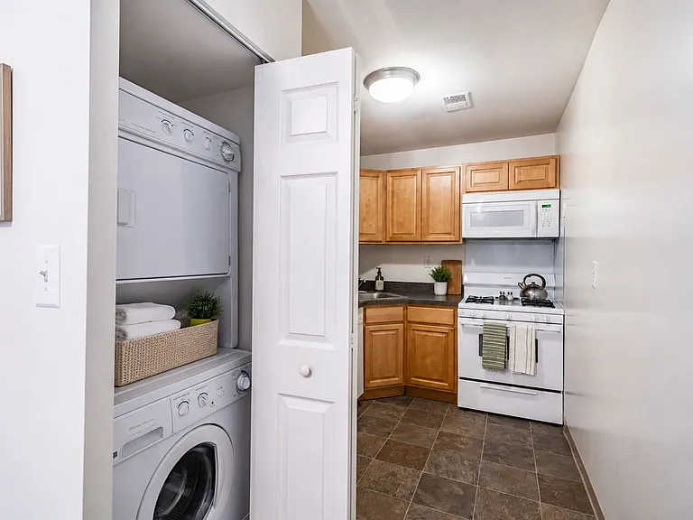 Country Village Apartment Homes — Photo 2