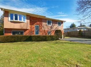 11 Exeter Rd, Poughkeepsie, NY 12603