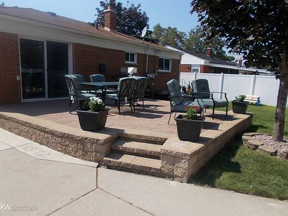 4th image of 30158 Iroquois Dr