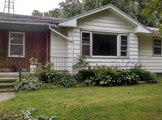 105 W 4th St, Leaf River, IL 61047