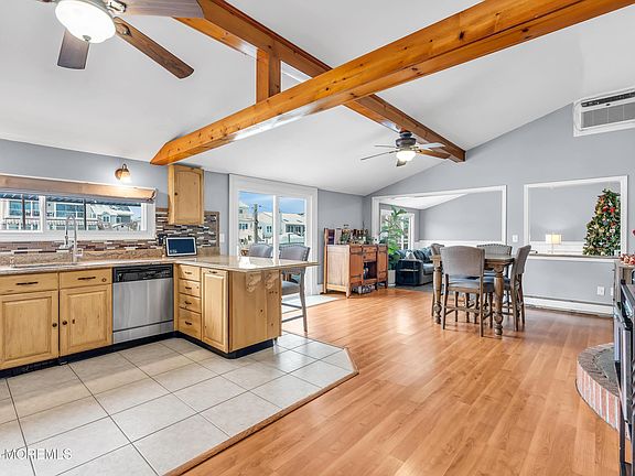 4th image of 703 Chesapeake Drive