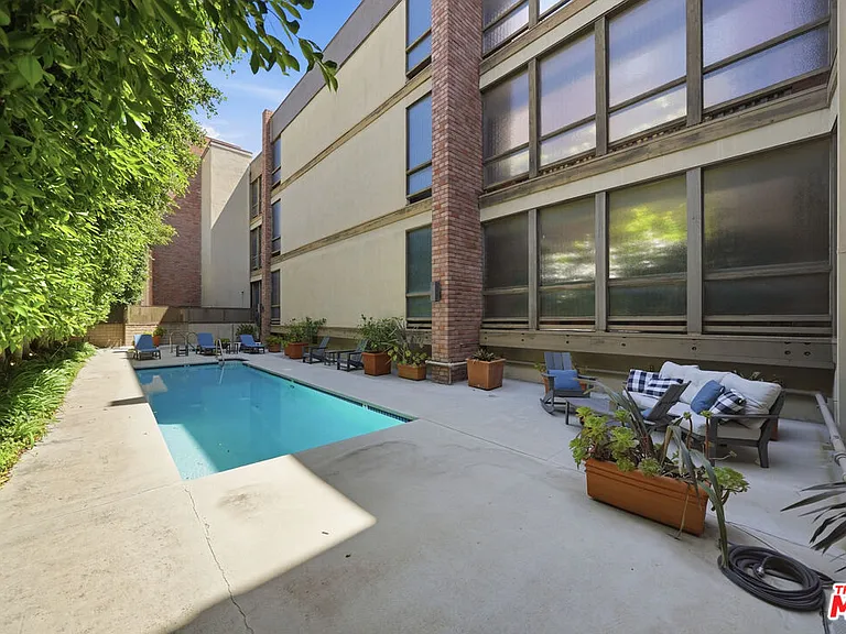 141 S Linden Dr #206 — Photo 16