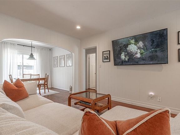 5th image of 1127 Woodlawn Pl
