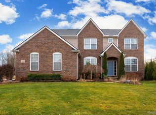 810 Birchwood Ct, Oakland, MI 48363