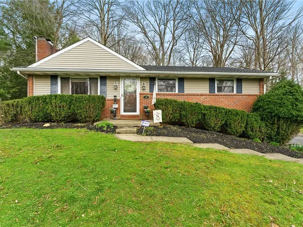 39 Macrae Dr, Grove City, PA 16127
