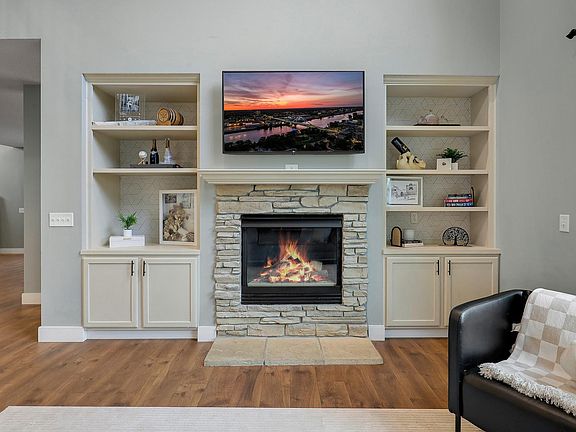 5th image of 205 Butternut Cir