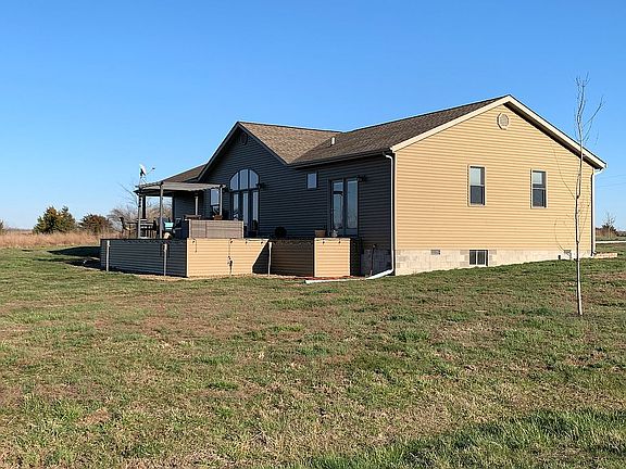 3rd image of 725 Scarlet Dr