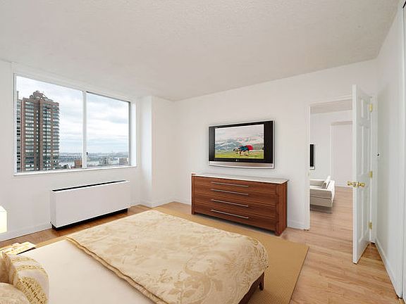 3rd image of 515 E 79th St APT 31F