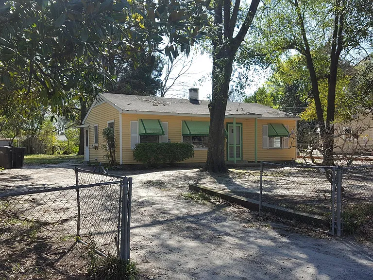 2438 Yates Dr — Photo 1