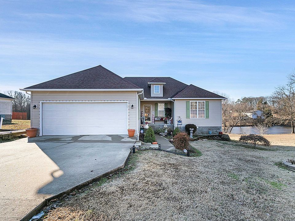 1st image of 370 Paw Paw Ln