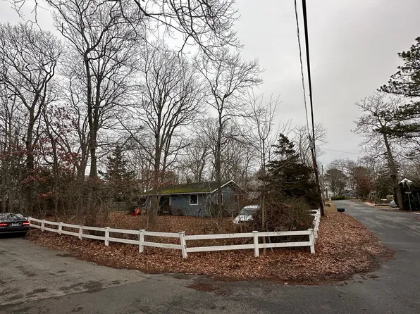 2 Oak Rd, Sag Harbor, NY 11963