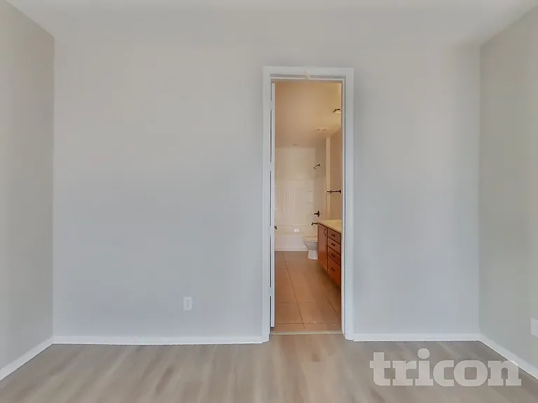 7731 S 45th Ln — Photo 6