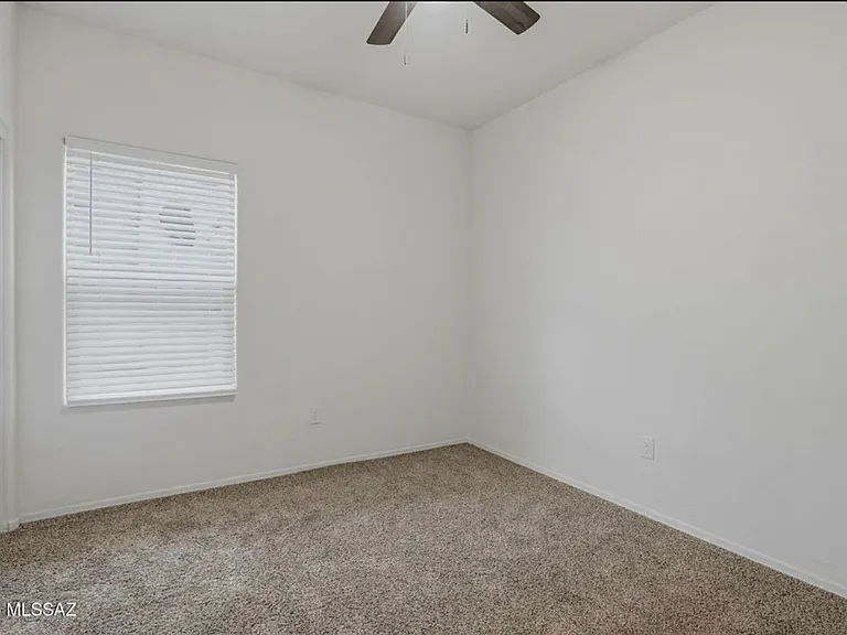 2557 E Calle Joya De Ventura — Photo 5