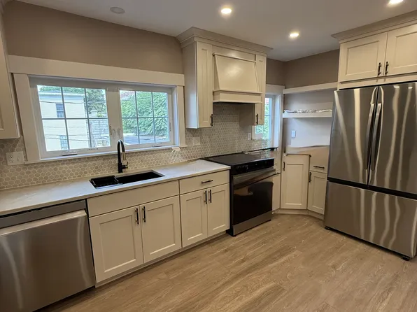 128 Prichard St #2R, Fitchburg, MA 01420