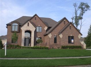 6330 Creekside Dr, Shelby Township, MI 48316