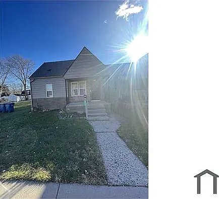 3 bed, $1,400 — Photo 1