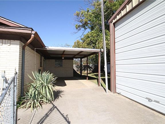 4th image of 2111 SE 24th Ave