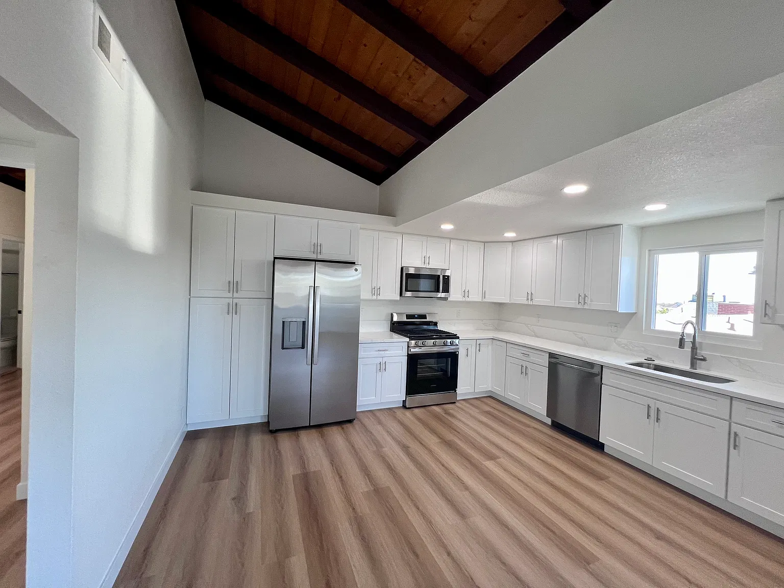 2 bed, 1200 sqft, $3,995 — Photo 2
