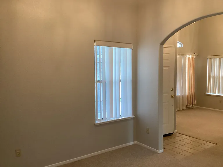 4521 Glimmer Ln — Photo 5