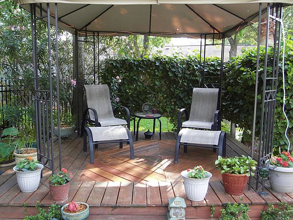 seating area on raised deck 