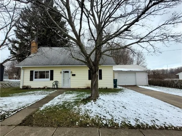 130 Randall Ave, Girard, PA 16417