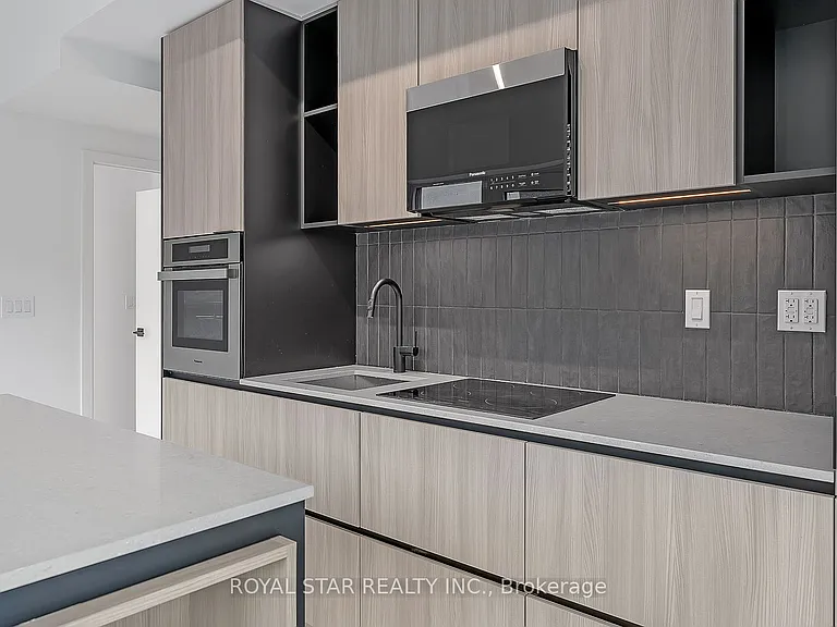 2 Augusta Ave #Penthouse 04 — Photo 16