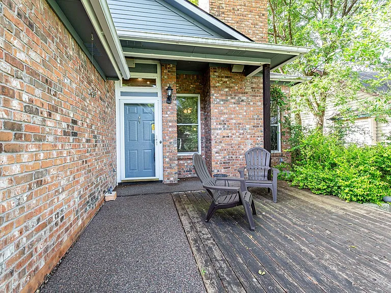 2109 Castle View Dr — Photo 4