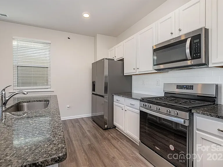 3034 Eastcott Ave — Photo 4