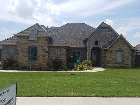 2nd image of 1506 NE Blue Sage Ln