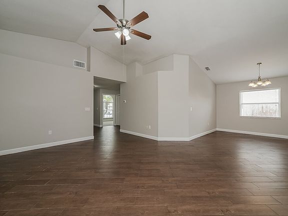 5th image of 206 Kingshill Ct SE