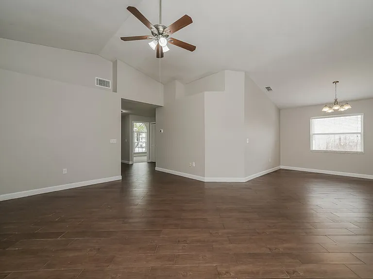 206 Kingshill Ct SE — Photo 5