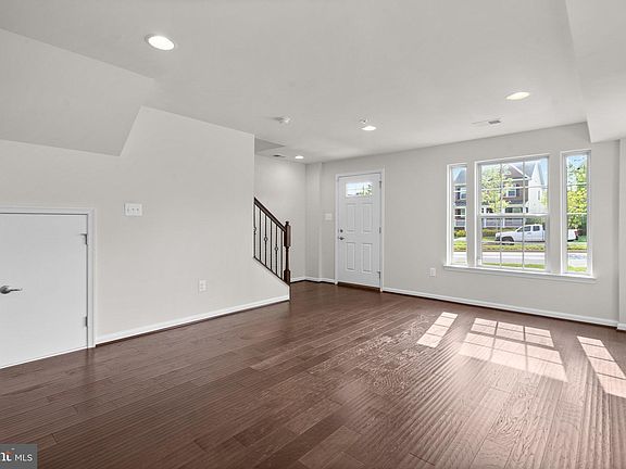 4th image of 22109 Broadway Ave