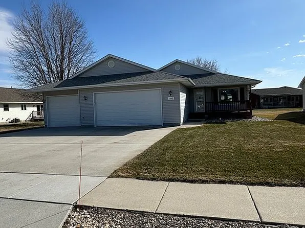 1403 Saint Benedict Dr, Yankton, SD 57078