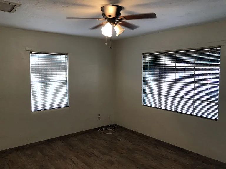 1419 E Hedrick Dr — Photo 9