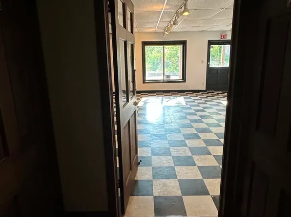 8625 S Market Pl #C, Oak Creek, WI 53154