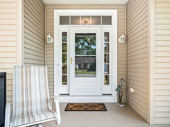 5th image of 210 Castle Pine Dr