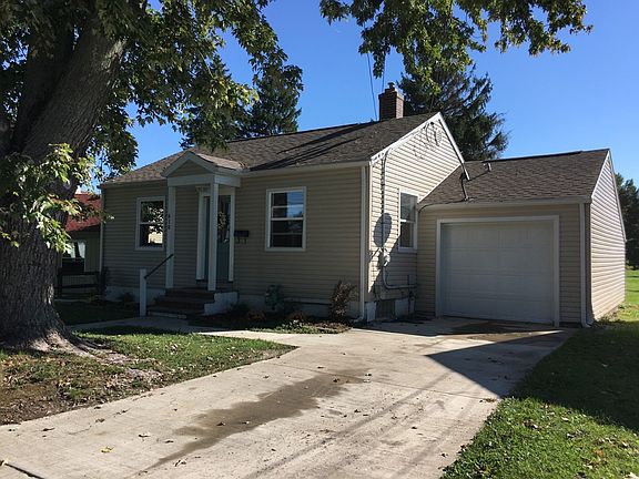 3rd image of 610 Oak St