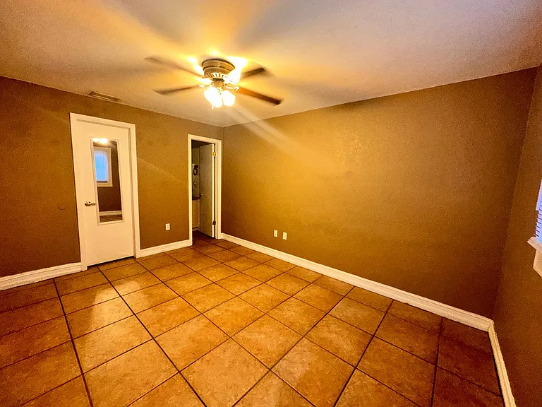 2135 Virginia Ave #8 — Photo 5