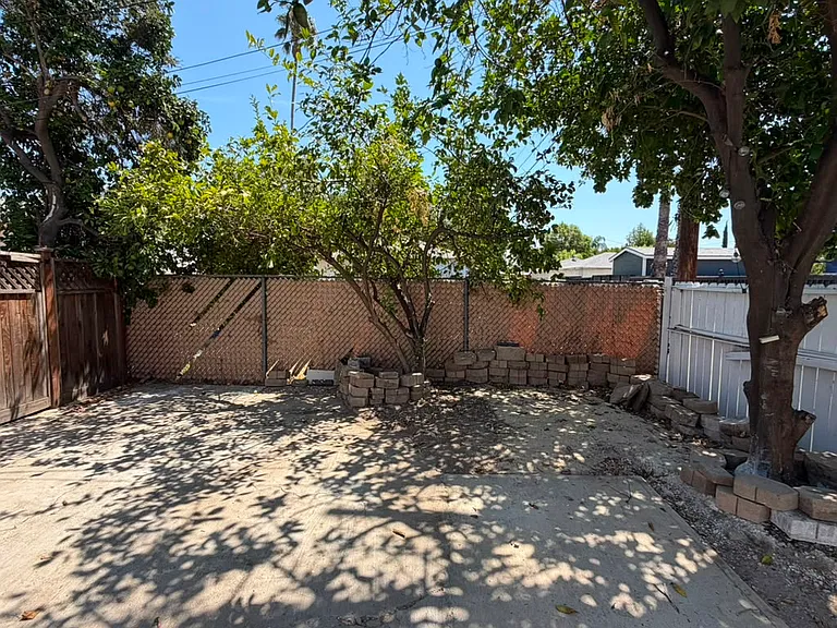 19554 Hartland St — Photo 10