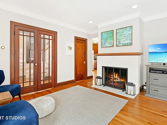 3rd image of 602 Vine Ave