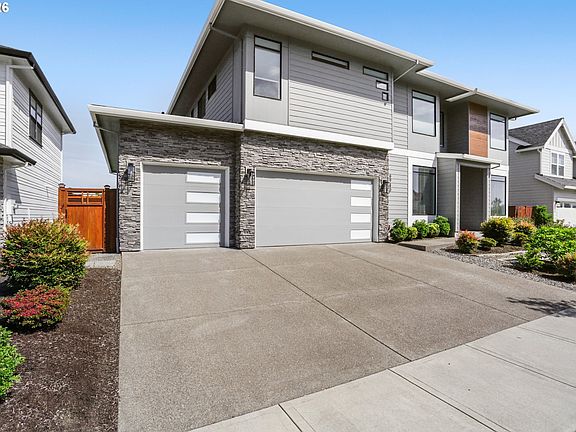 2nd image of 8940 SE Spyglass Dr