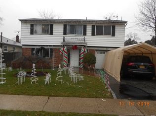 33 2nd Ave, Westbury, NY 11590