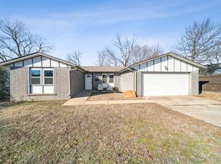 1608 N Elm St, Owasso, OK 74055