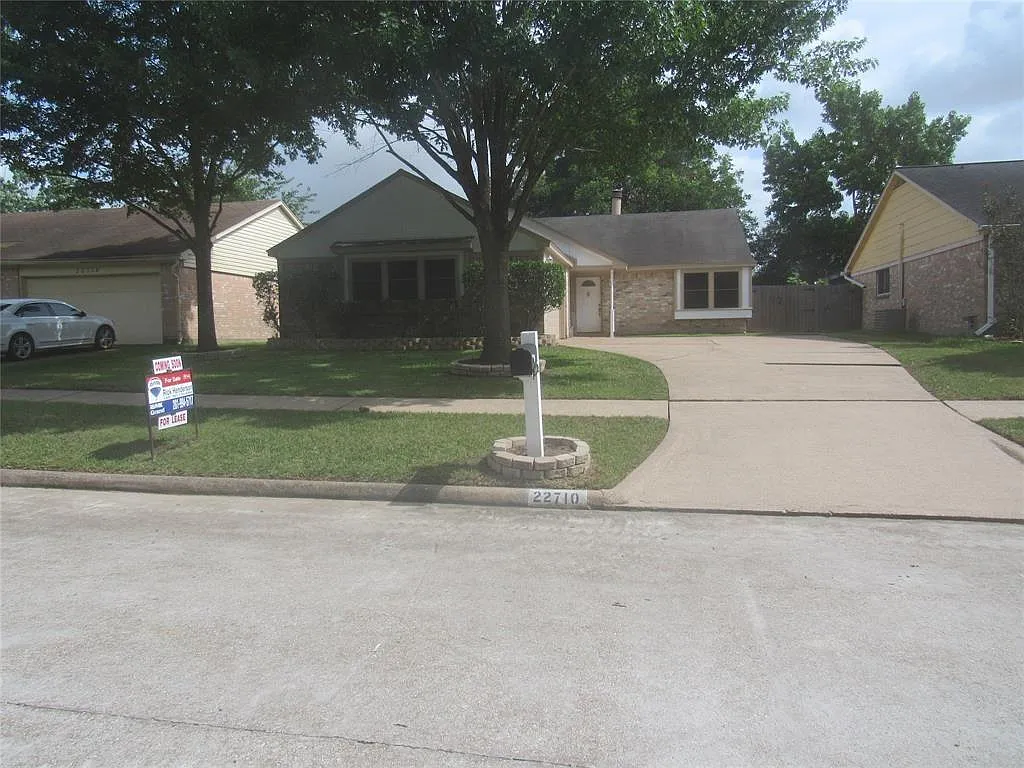 4 bed, 2.0 bath, 1610 sqft, $1,900 — Photo 3